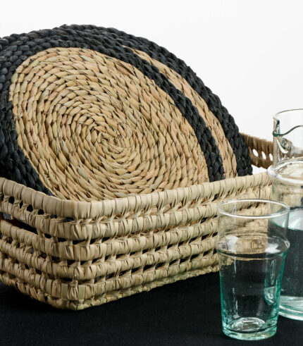 panier en feuilles de palmier parfait pour utiliser en plateau, rangement dans votre maison.Fabrication artisanale Maroc