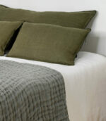 Housse de coussin Mansa kaki de chez Haomy-Harmony