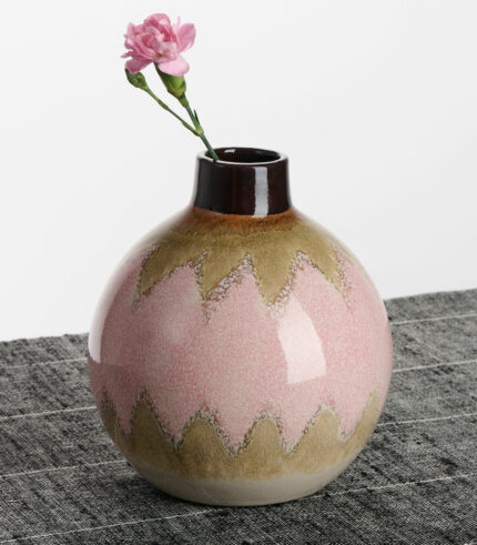 Vase rond rose de chez Madam Stoltz en céramique