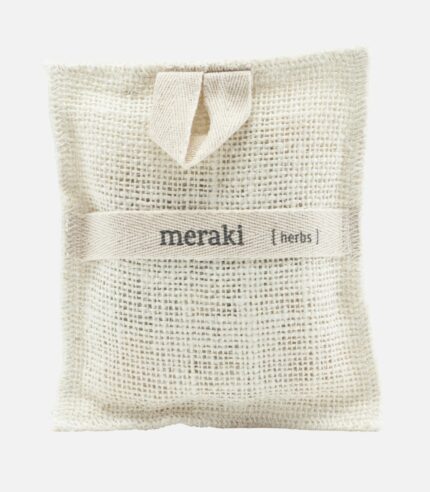Exfoliez délicatement votre peau tout en lavant votre corps avec le gant de toilette Meraki. Le gant de toilette est composé à 100% de jute, il est rempli de savon artisanal qui mousse lorsque vous vous lavez le corps. Le savon a un doux parfum d’herbes.