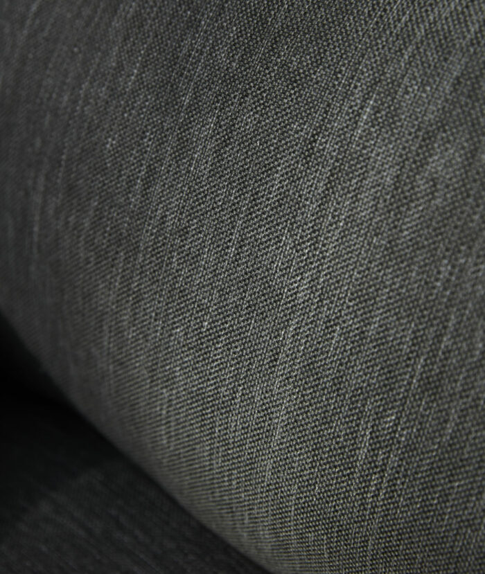Coussin rectangulaire vert militaire de la marque House Doctor. La matière étant hydrofuge, inaltérable et durable, le coussin est idéal pour une utilisation en intérieur comme en extérieur. Simple mais élégant, il est conçu dans un style contemporain et sa couleur est intemporelle.